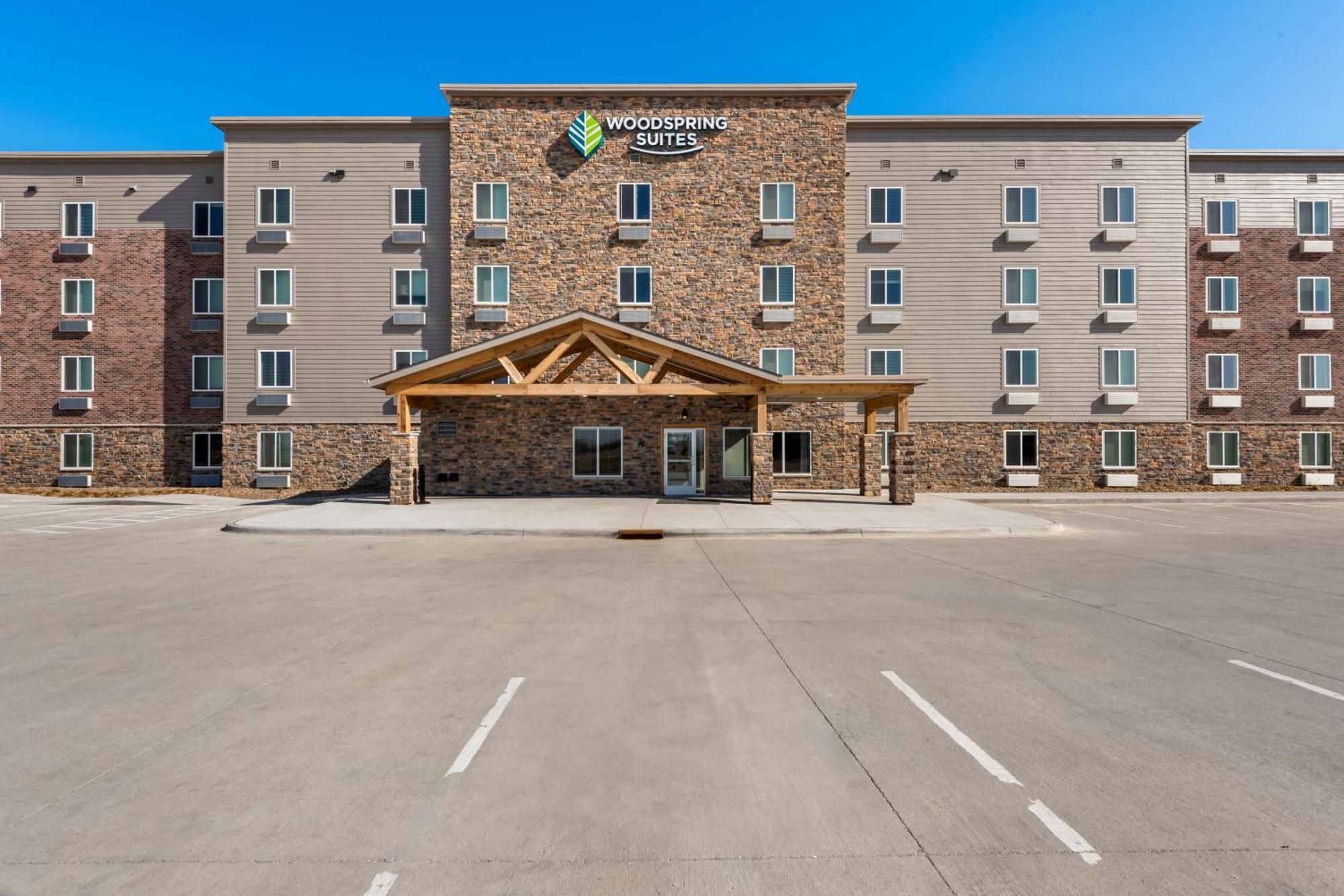 Woodspring Suites Coralville Iowa City Екстер'єр фото